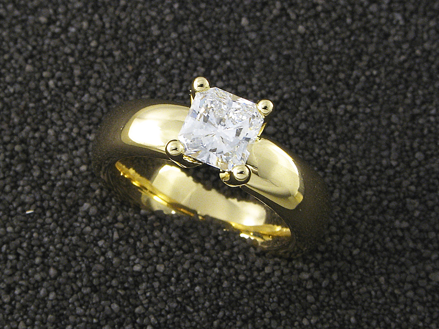 Solitär, Gelbgold 750, Asscher-Diamant 2,03 ct. G/si